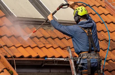 Démoussage et hydrofuge de toiture à Soustelle